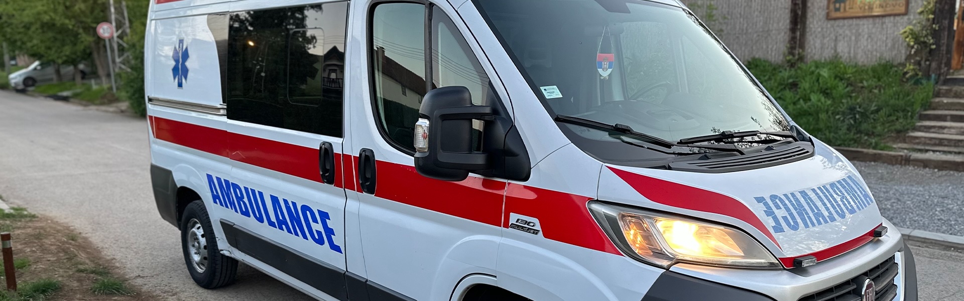 sanitet - sanitetski prevoz pacijenata - unutrašnjost saniteta - medicotrans novi sad
